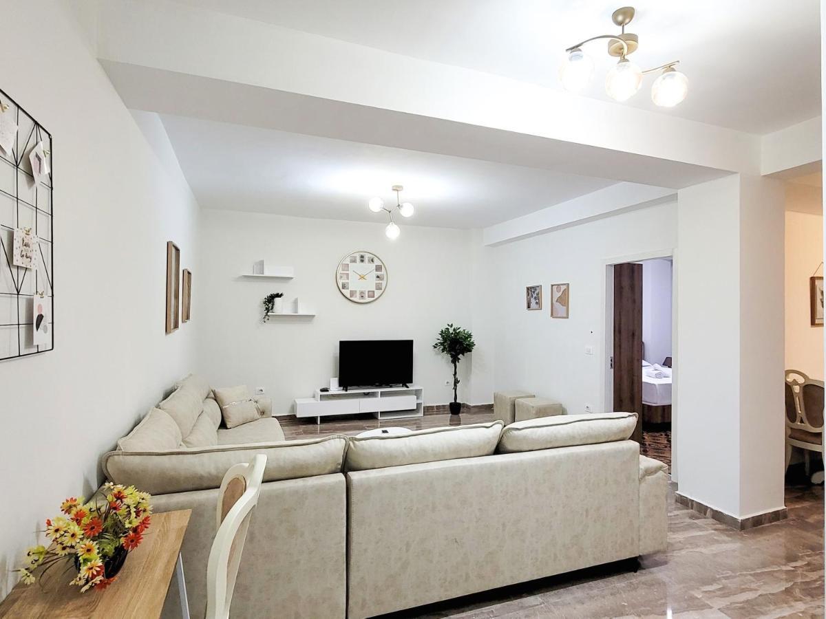 Apartment One-bedroom Gem By The Square Tirana