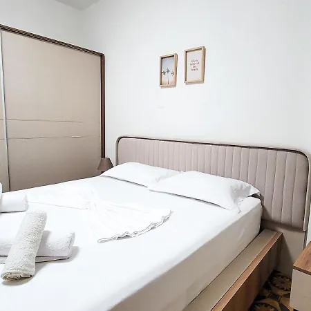 One-Bedroom Gem By The Square Tirana Exterior photo