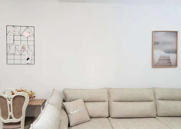 One-Bedroom Gem By The Square