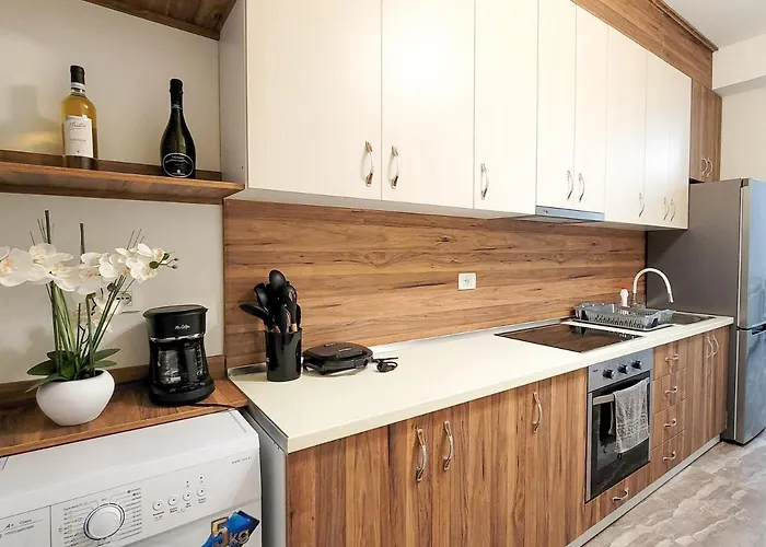 One-Bedroom Gem By The Square